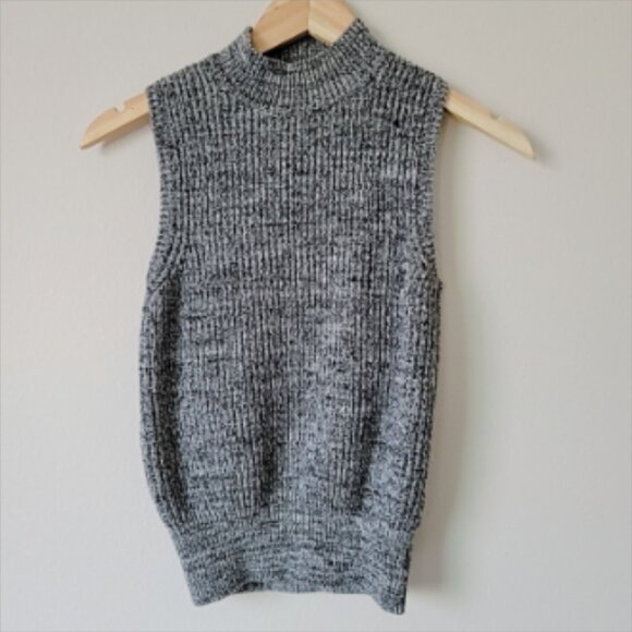 F21 | Ribbed Sweater Vest - Picture 1 of 3